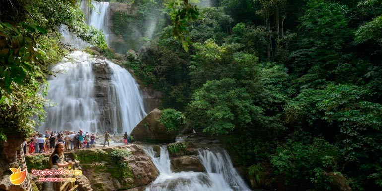 Catarata Bayoz en el Valle del Perené, Chanchamayo - Selva Central.