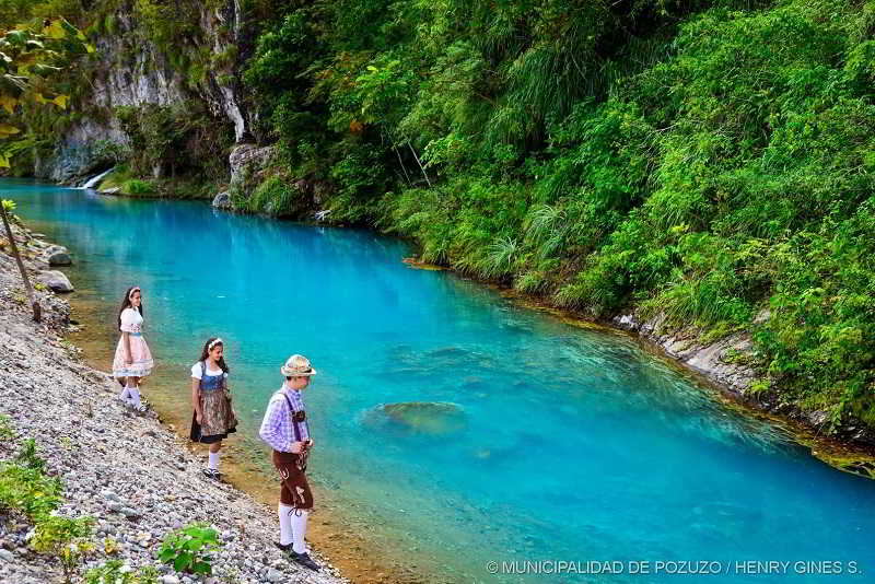 Pozas Azules de agua salada de color turquesa en Pozuzo