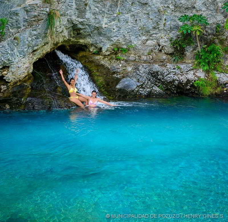 Pozas Azules de agua salada de color turquesa en Pozuzo