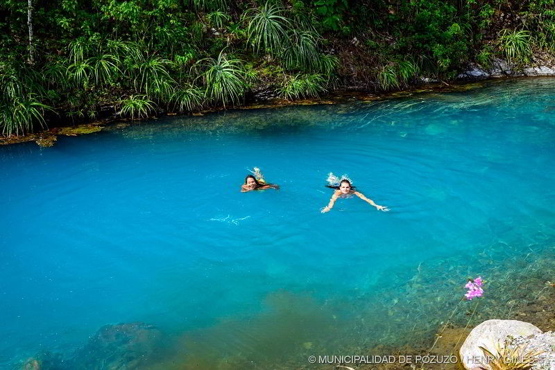 Pozas Azules de agua salada de color turquesa en Pozuzo